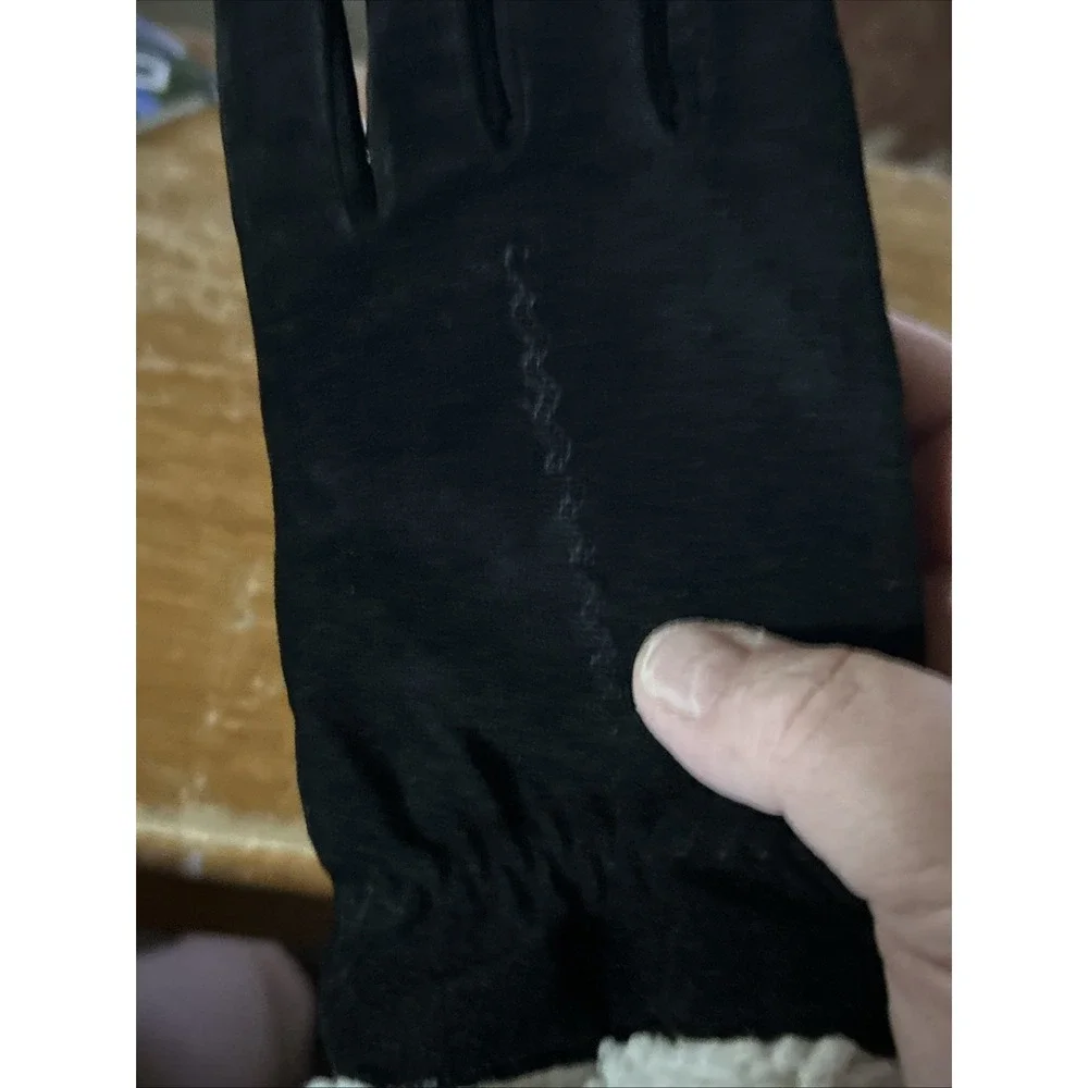 Women's Vintage Black Suede Gloves With Faux Sherpa Lining Size M/L EUC!